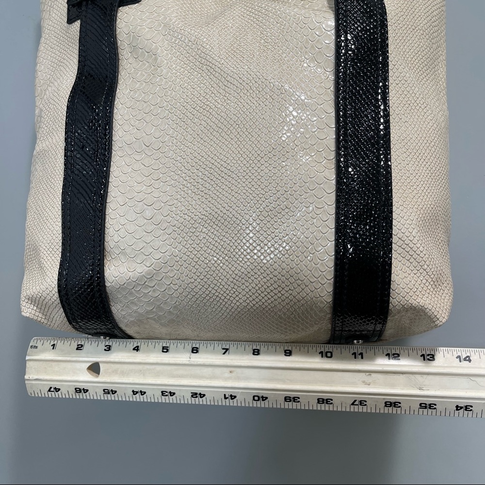 NWT Tote Guess Bag - Picture 9 of 17